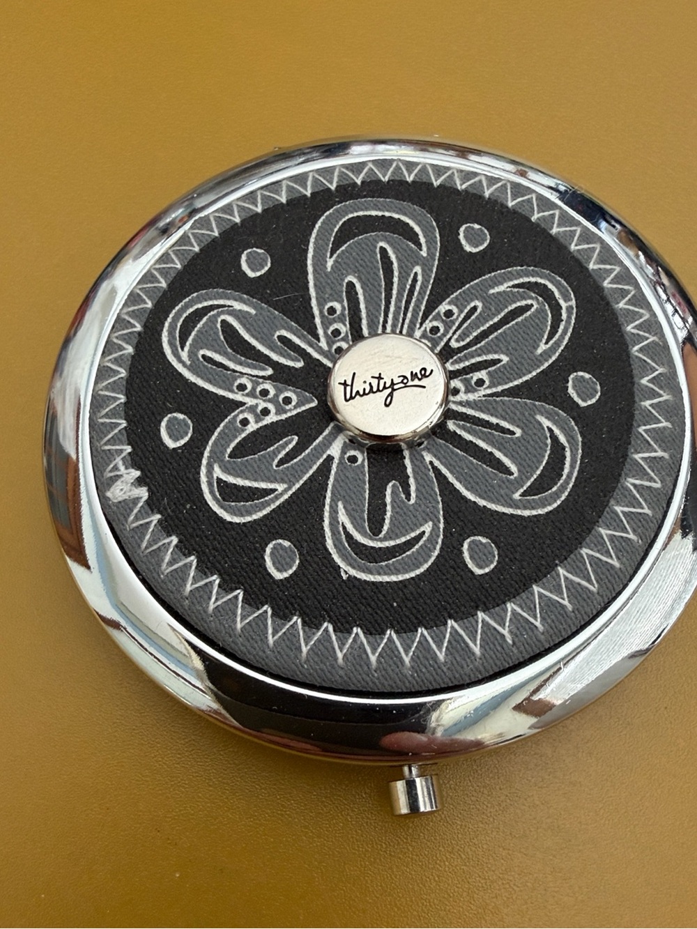 Thirty One brand compact mirror. Regular and magnifying
